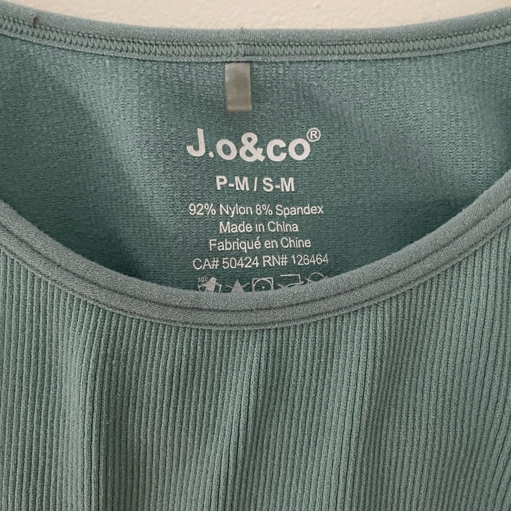 J.O & Co Green Ribbed Performance Top Size S/M - Picture 4 of 4
